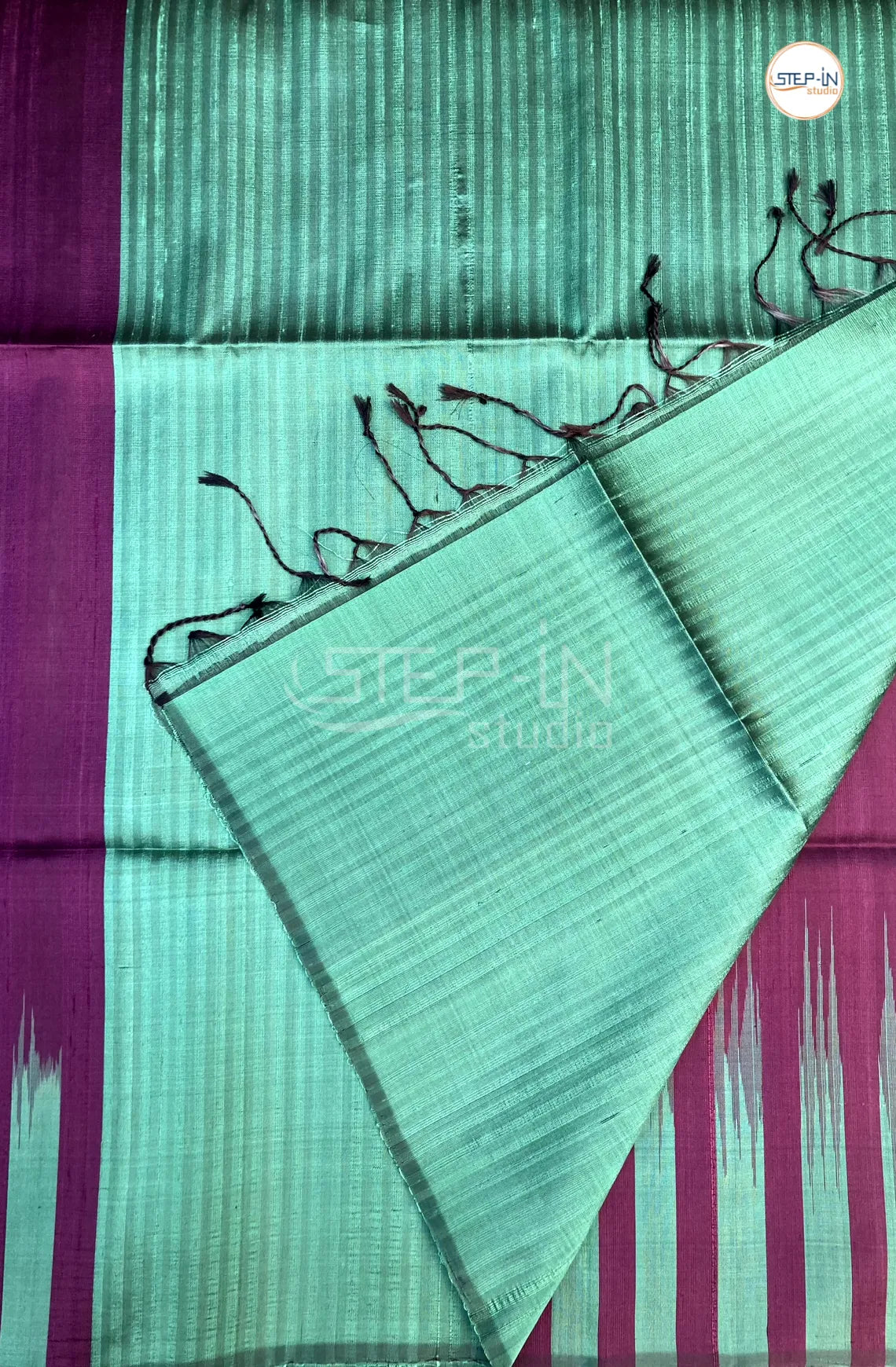 Plain Raw Soft Silk Saree With Contrast Boluse and Pallu - Magenta & Mint Green