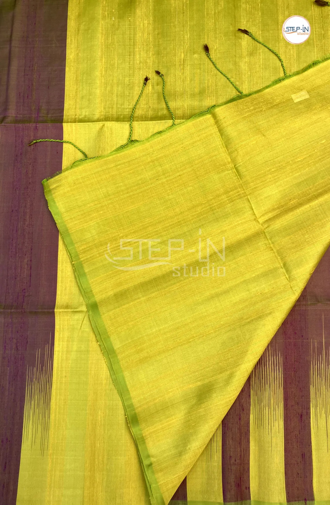 Plain Raw Soft Silk Saree With Contrast Boluse and Pallu - Yellow & Maroon