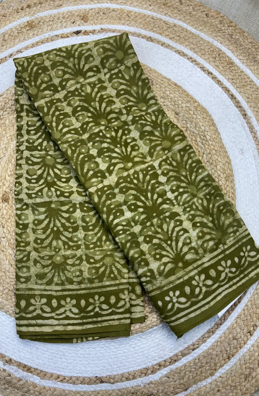 Premium Cotton Saree with Minimalist Design - Leaf Green