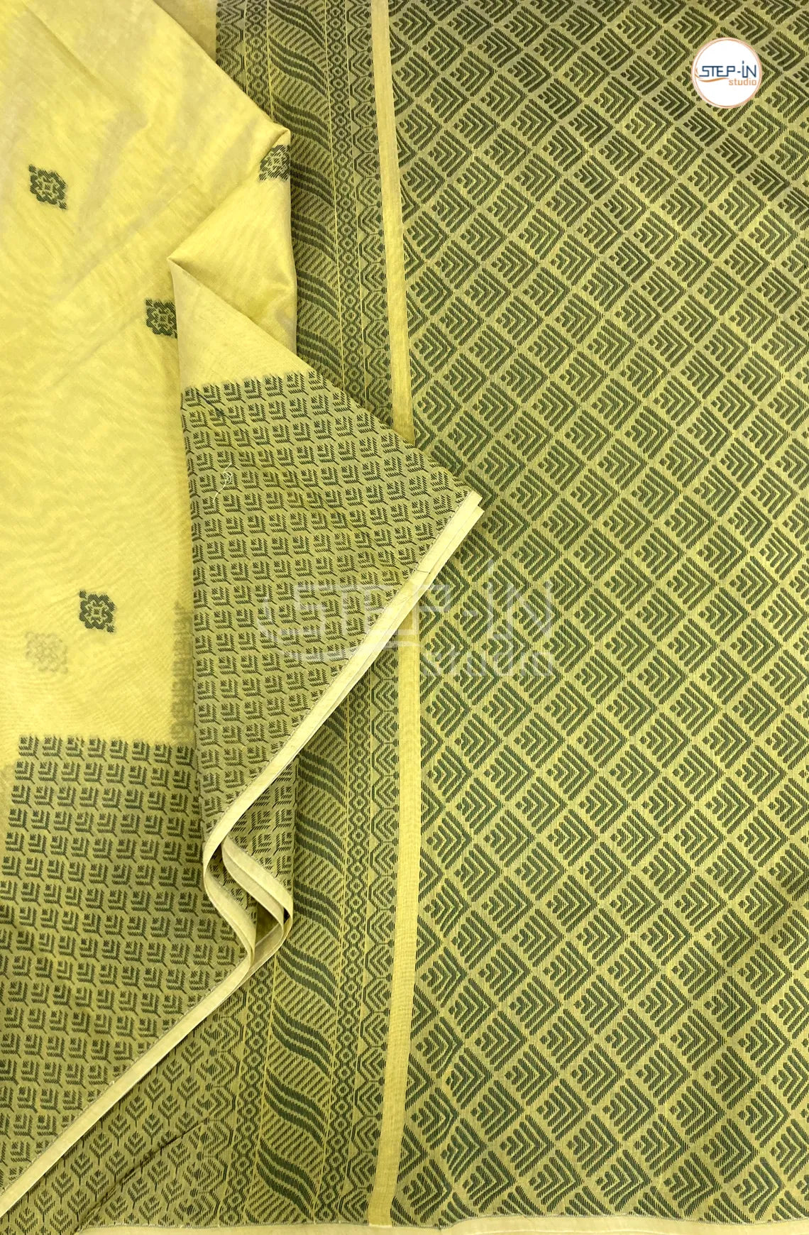 Pure Silk Cotton Saree With Geometric Floral Design Body - Lime Green
