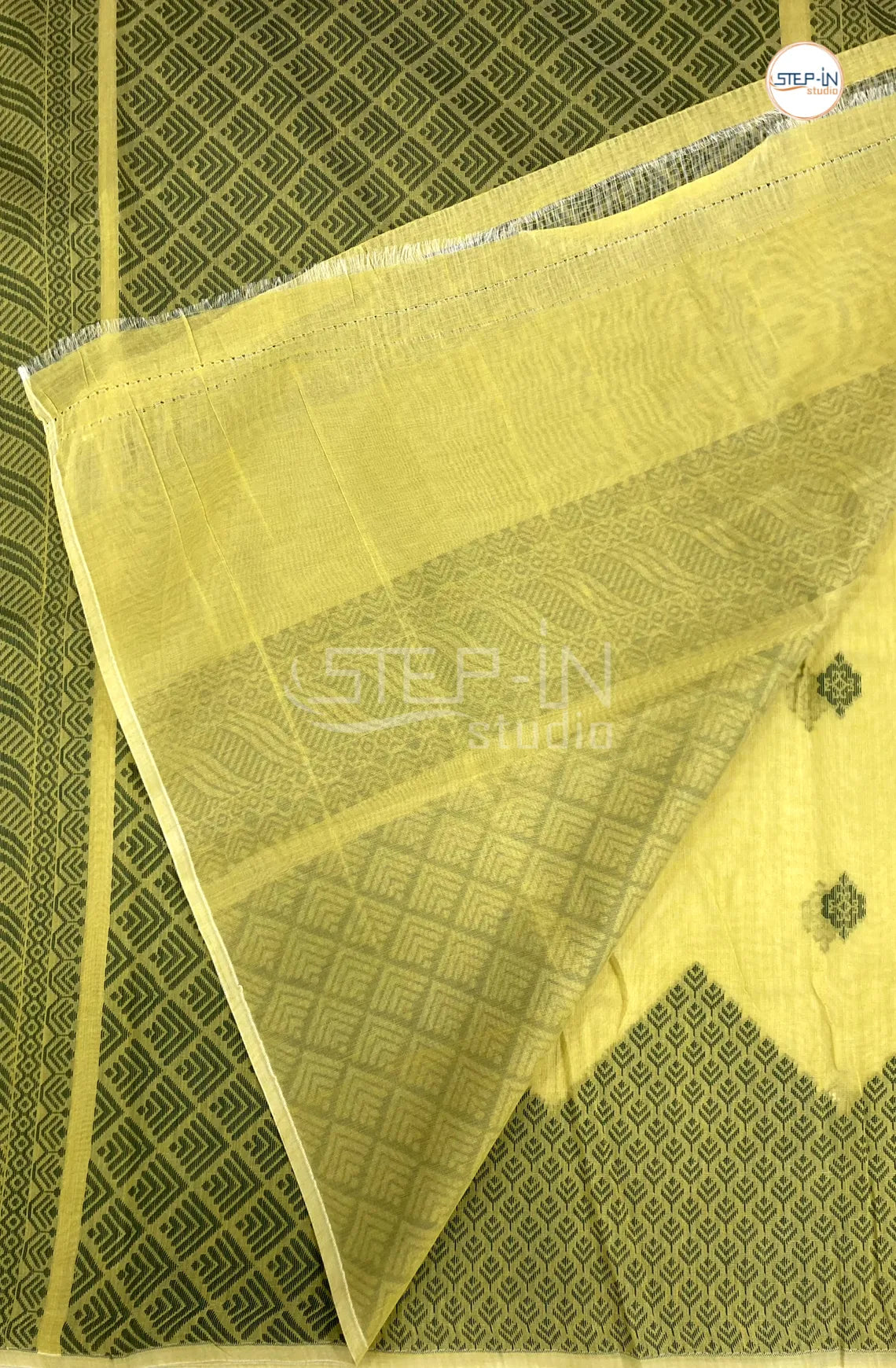 Pure Silk Cotton Saree With Geometric Floral Design Body - Lime Green