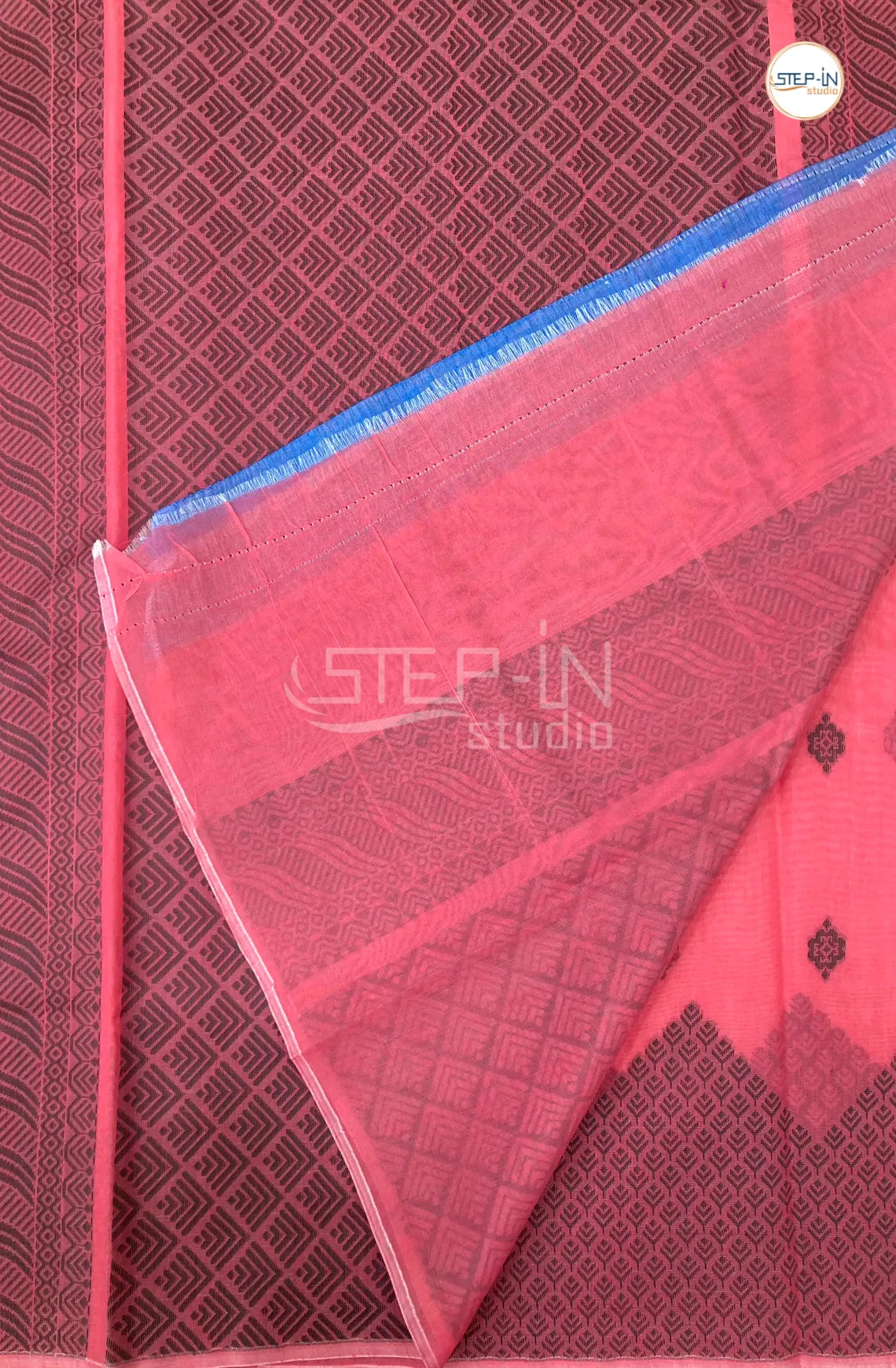 Pure Silk Cotton Saree With Geometric Floral Design Body - Pink