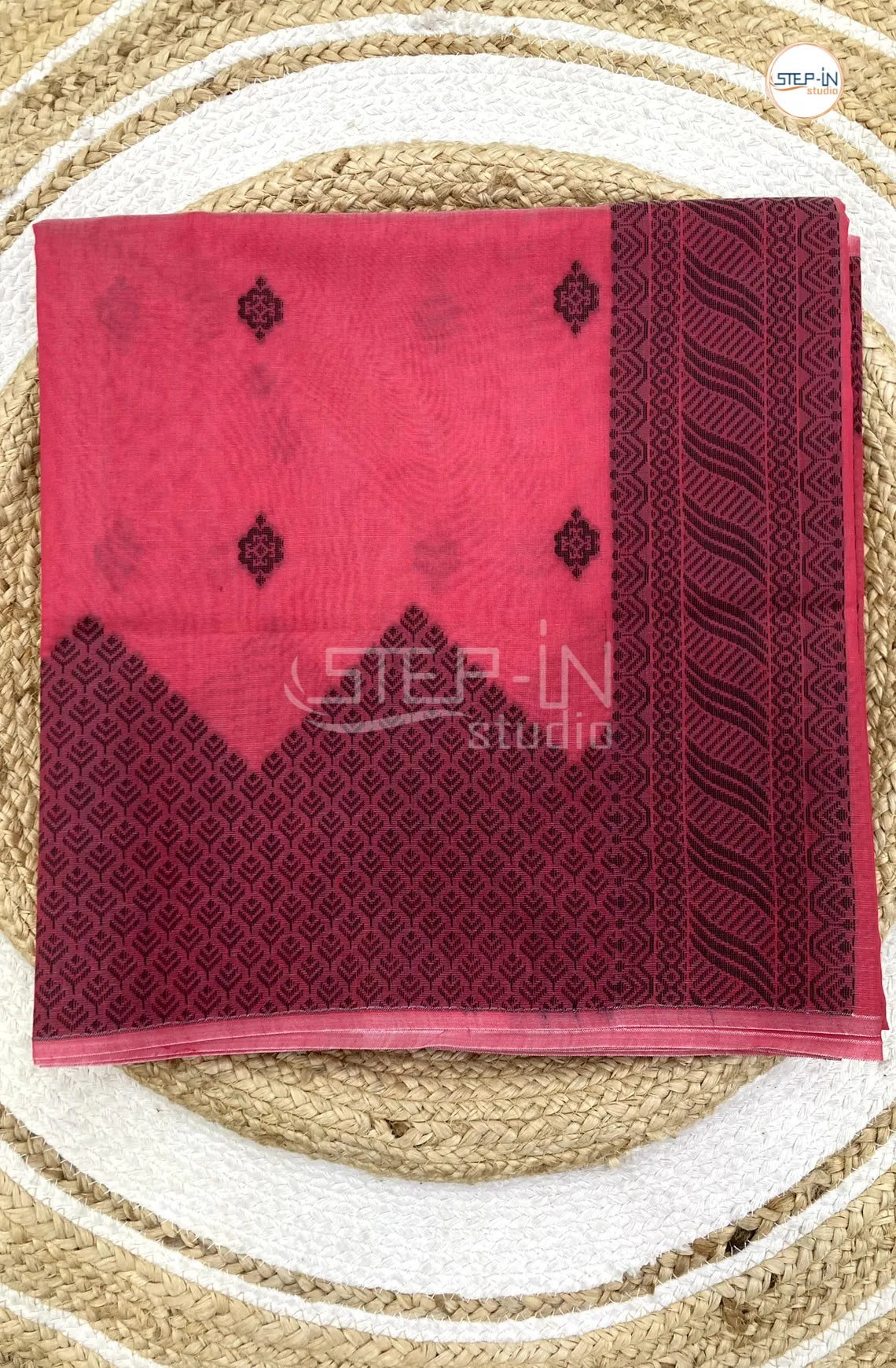 Pure Silk Cotton Saree With Geometric Floral Design Body - Pink