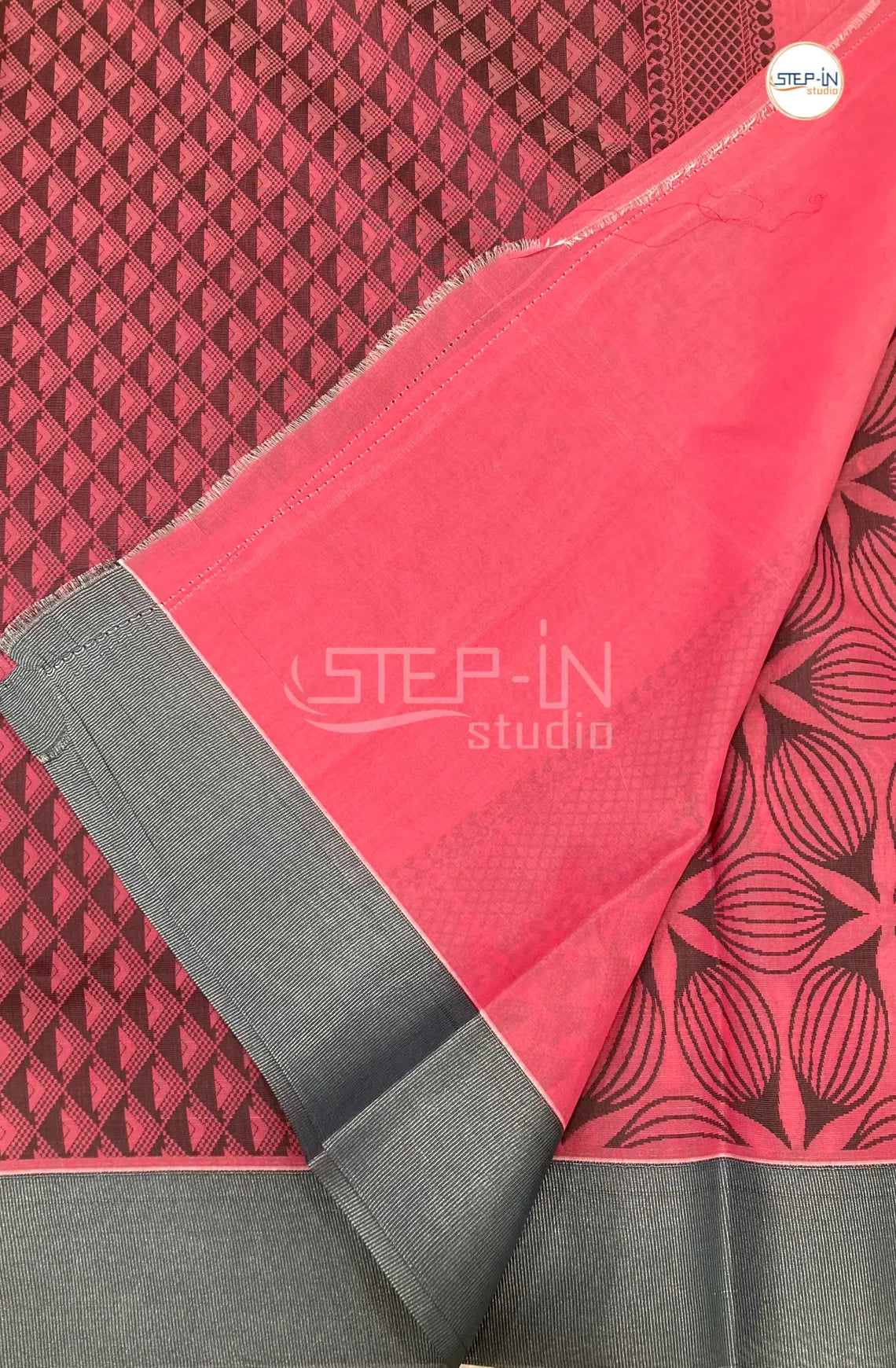Pure Silk Cotton Saree With Leaf Motif Design Body - Pink & Grey