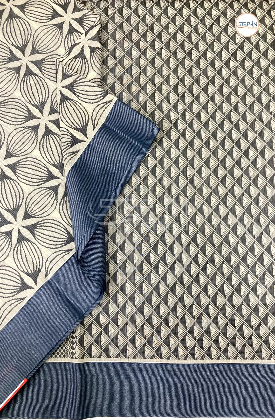 Pure Silk Cotton Saree With Leaf Motif Design Body - White & Grey