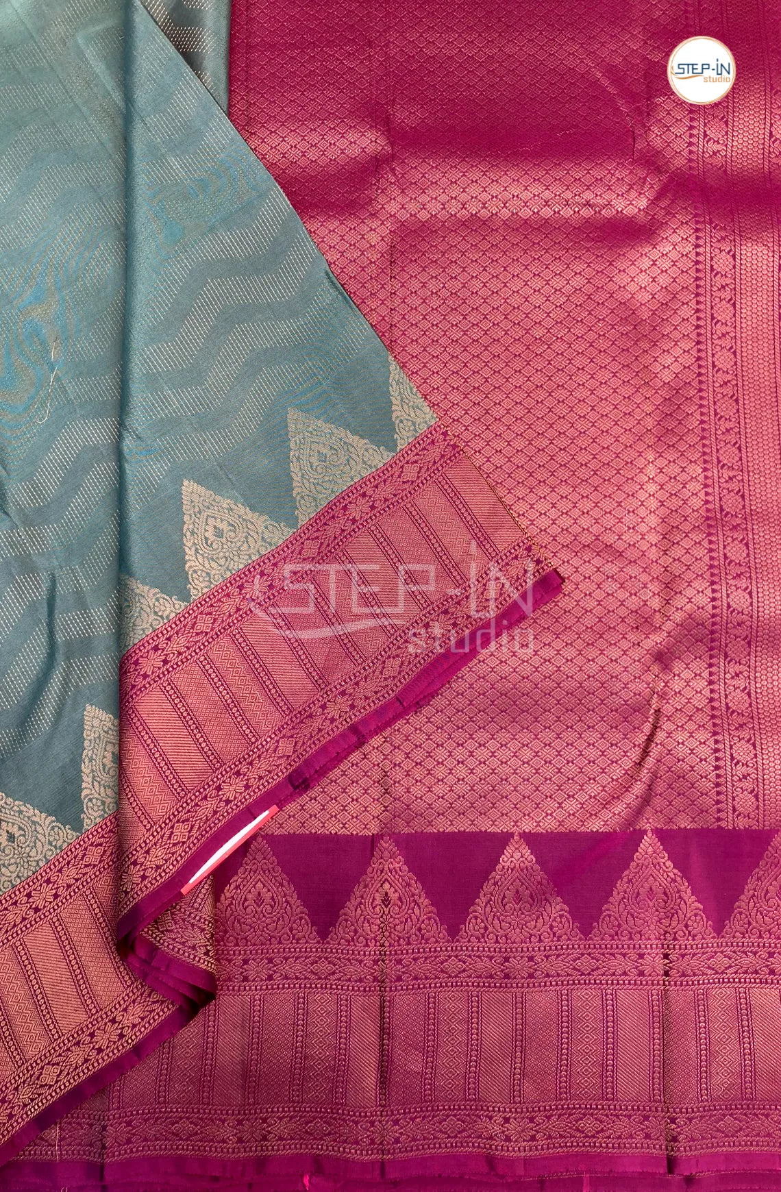 Floral Motif Design Soft Silk Saree With Contrast Boluse and Pallu - Aqua blue & Magenta