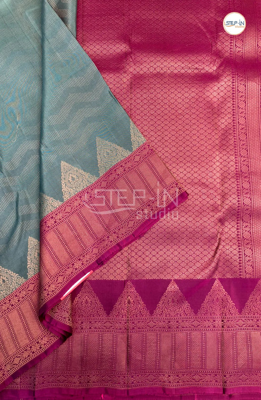 Floral Motif Design Soft Silk Saree With Contrast Boluse and Pallu - Aqua blue & Magenta