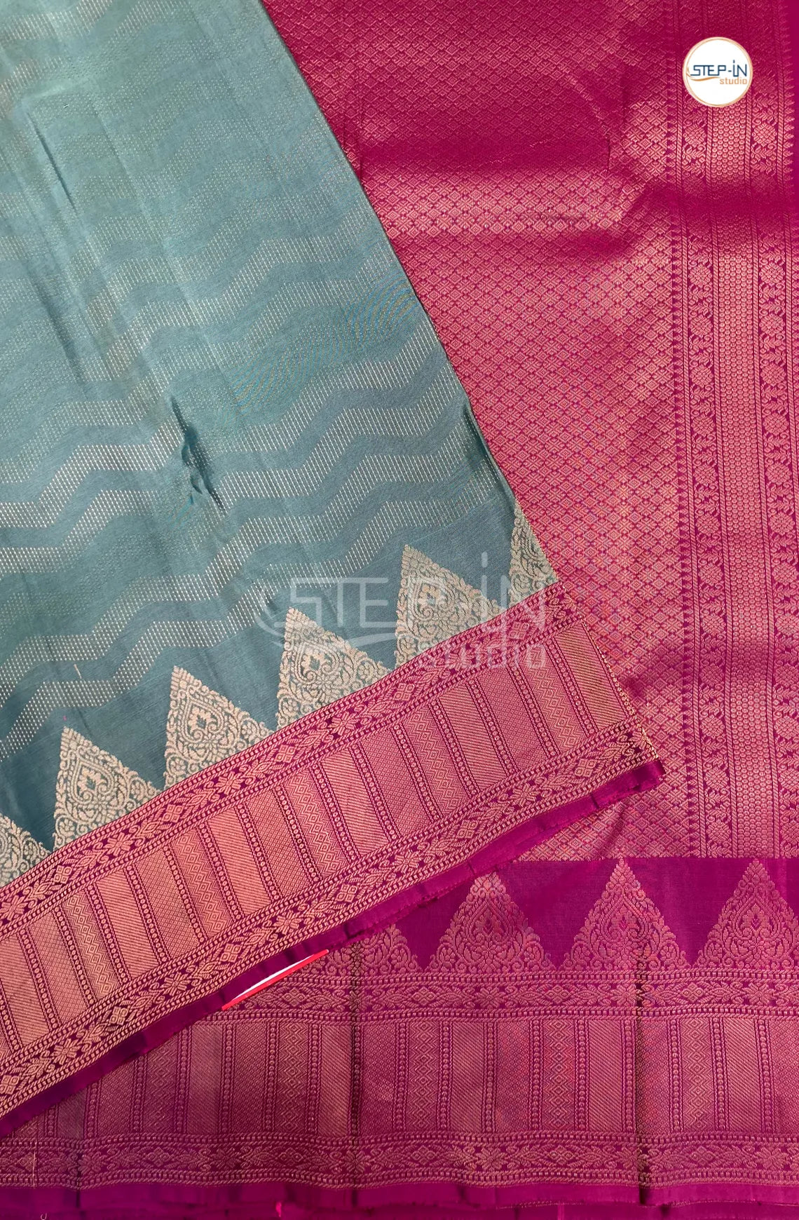 Floral Motif Design Soft Silk Saree With Contrast Boluse and Pallu - Aqua blue & Magenta