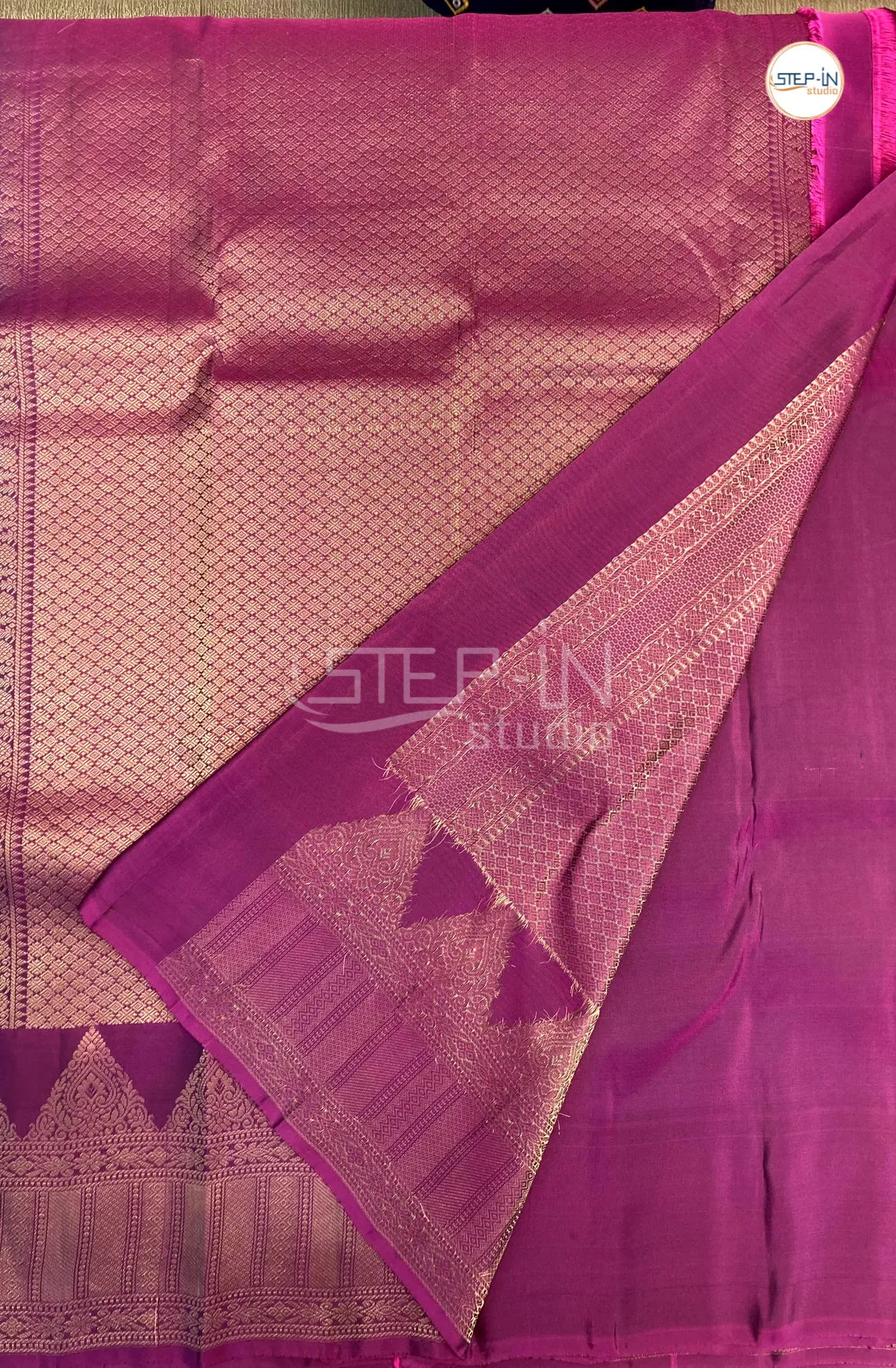 Floral Motif Design Soft Silk Saree With Contrast Boluse and Pallu - Aqua blue & Magenta