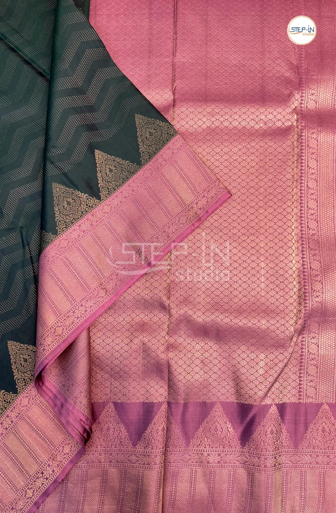 Floral Motif Design Soft Silk Saree With Contrast Boluse and Pallu - Green & Lavender